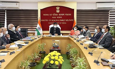 கொரோனா பரவல்: மூத்த அதிகாரிகள், நிபுணர்களுடன் மத்திய சுகாதாரத்துறை மந்திரி ஆலோசனை