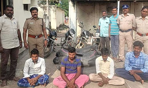 கல்வராயன்மலையில் இருந்துசாராயம் கடத்திய 4 பேர் கைது