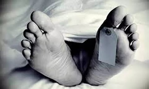 மாடியில் இருந்து தவறி விழுந்த வாலிபர் சிகிச்சை பலனின்றி சாவு