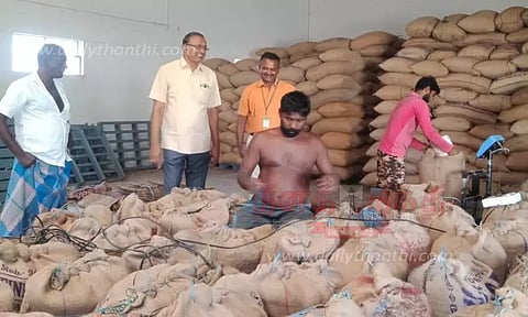 30 டன் சோளம் ரூ.10 லட்சத்துக்கு விற்பனை