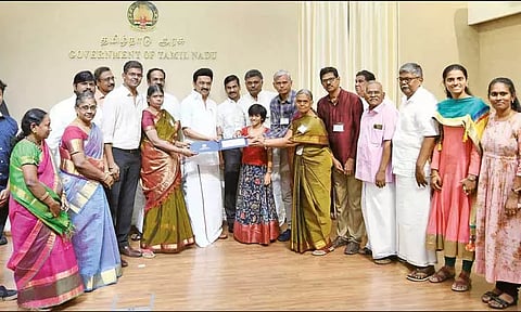 டெல்லி பல்கலைக்கழக தமிழ் துறைக்கு ரூ.5 கோடி: முதல்-அமைச்சர் மு.க.ஸ்டாலின் வழங்கினார்