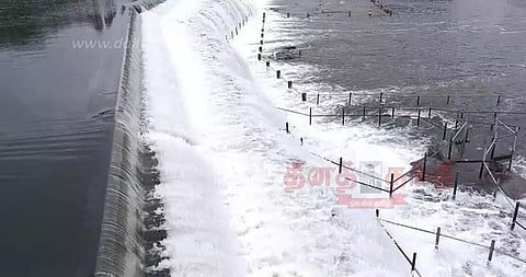 வெள்ளப்பெருக்கு காரணமாக கொடிவேரி அணையில் சுற்றுலா பயணிகளுக்கு தடை