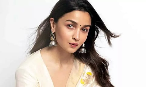 சுயசரிதை எழுதும் நடிகை