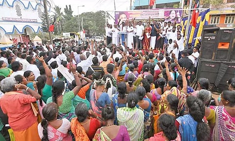 சென்னை புறநகர் பகுதியில் அ.தி.மு.க. கண்டன ஆர்ப்பாட்டம்