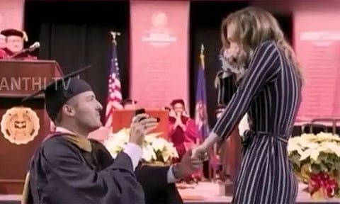 'காதலெனும் தேர்வெழுதி காத்திருந்த மாணவன் நான்' - கல்லூரி பட்டமளிப்பு விழாவில் காதலைத் தெரிவித்த மாணவர்