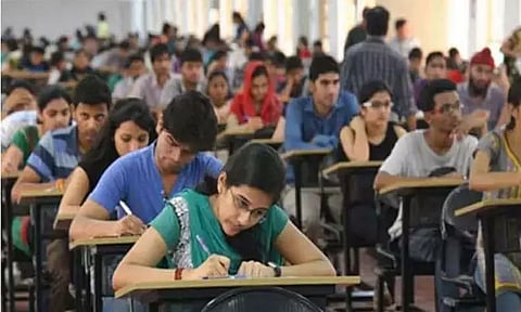 ஜே.இ.இ தேர்வுக்கு விண்ணப்பிக்கும் தமிழக மாணவர்கள் அச்சம் கொள்ள தேவையில்லை - பள்ளிக்கல்வித்துறை விளக்கம்