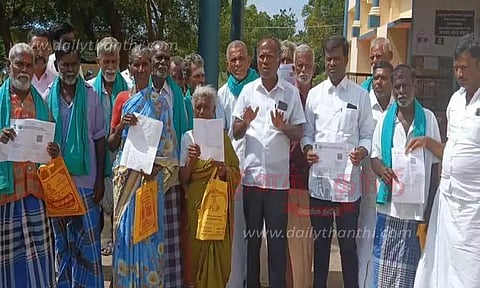 விவசாயிகள் ஆர்ப்பாட்டம்