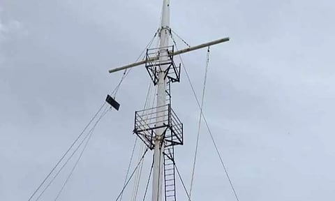 வங்க கடலில் குறைந்த காற்றழுத்த தாழ்வுமண்டலம் எதிரொலி:கடலூர் துறைமுகத்தில் 1-ம் எண் புயல் எச்சரிக்கை கூண்டு ஏற்றம்