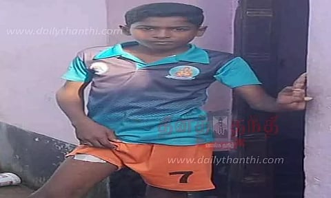 காட்டுப்பன்றி தாக்கியதில் பள்ளி மாணவர், மாணவி காயம்