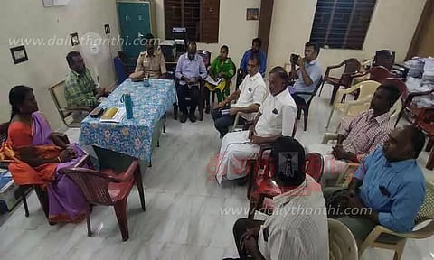 விதிகளை மீறி செயல்படும் கல்குவாரிக்கு பொதுமக்கள் எதிர்ப்பு-உரிமையாளருடன் வாக்குவாதத்தில் ஈடுபட்டதால் பரபரப்பு