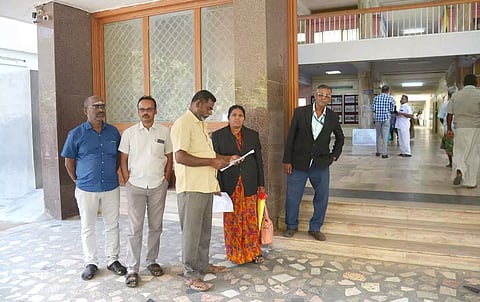 திண்டுக்கல் கலெக்டரின் கார்,அலுவலக பொருட்களை ஜப்தி செய்ய முயற்சி