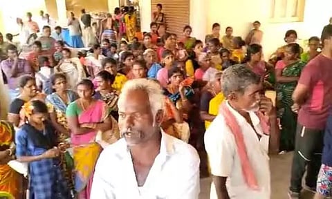 ரேஷன் கடையை கிராம மக்கள் முற்றுகை