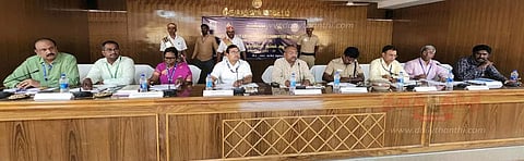 வங்கிகள் எளிய முறையில் விரைவாக கடன் வழங்க வேண்டும்