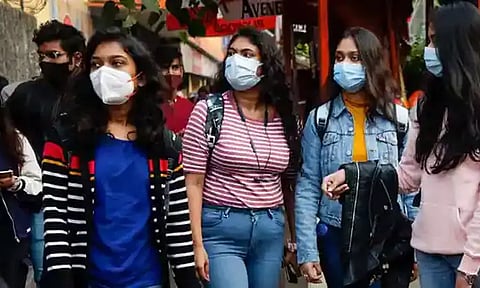 பொது இடங்களில் மக்கள் முகக்கவசம் அணிவதை உறுதி செய்ய வேண்டும் - மாநில அரசுகளுக்கு மத்திய சுகாதாரத்துறை அறிவுறுத்தல்