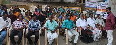 அரசு பணியாளர்கள் ஆர்ப்பாட்டம்