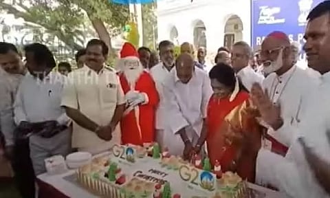 புதுச்சேரி கவர்னர் மாளிகையில் கிறிஸ்துமஸ் விழா - தமிழிசை சவுந்தரராஜன், முதல்-மந்திரி ரங்கசாமி கேக் வெட்டி கொண்டாட்டம்