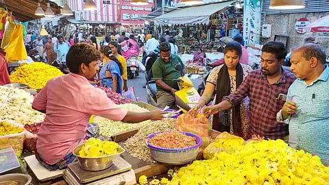 பூக்கள் விலை கடும் உயர்வு