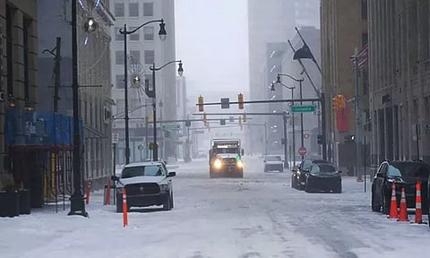 அமெரிக்காவை உறைய வைத்த பயங்கர பனிப்புயல்: களையிழந்த கிறிஸ்துமஸ் கொண்டாட்டம்