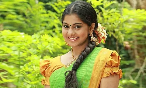 மீரா நந்தனுக்கு எதிராக 'சைபர்' தாக்குதல்