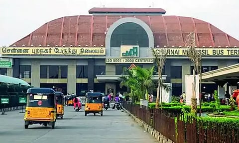 கோயம்பேடு பஸ் நிலையத்தில் ஆட்டோவில் ஒருமாத குழந்தையை விட்டுச்சென்ற இளம்பெண்