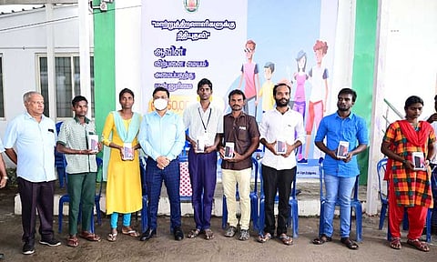 மக்கள் குறைகேட்பு கூட்டத்தில் நலத்திட்ட உதவி