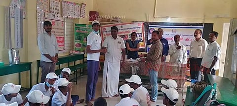 நாட்டு நலப்பணி திட்ட முகாமில் மாணவர்களுக்கு நிலவேம்பு குடிநீர்