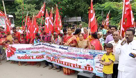 குடிநீர் வினியோகத்தை தனியாருக்கு வழங்க எதிர்ப்பு: மார்க்சிஸ்ட் கம்யூனிஸ்டு கட்சியினர் ஆர்ப்பாட்டம்