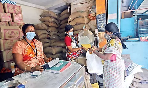 ரேஷன் கடை ஊழியர்களுக்கு ஒரு அட்டைக்கு 50 காசு ஊக்கத்தொகை