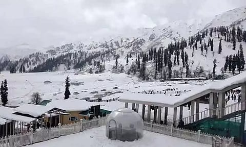 கடுங்குளிரில் நடுங்கும் காஷ்மீர்; உறைநிலைக்கு கீழ் பதிவாகும் வெப்பநிலை