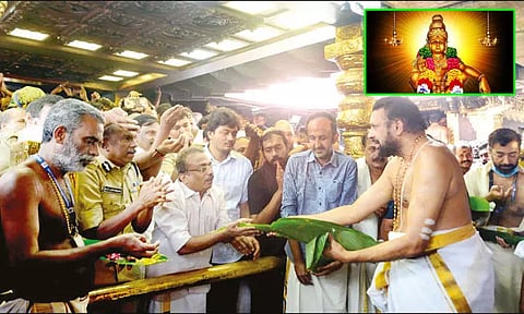 சபரிமலையில் அய்யப்பனுக்கு தங்க அங்கி அணிவித்து மண்டல பூஜை: 30-ந்தேதி மீண்டும் நடை திறப்பு