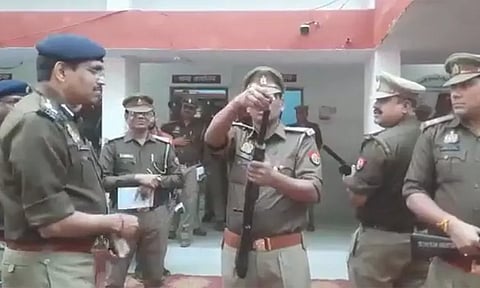 துப்பாக்கியில் தோட்டாவை பொருத்த தெரியாமல் தடுமாறிய சப்-இன்ஸ்பெக்டர் - திடீர் ஆய்வுக்கு சென்ற ஐ.ஜி.க்கு காத்திருந்த அதிர்ச்சி