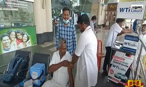 கொரோனா அச்சுறுத்தல் எதிரொலி; மதுரை விமான நிலையத்தில் கொரோனா தடுப்பூசி மையம் திறப்பு