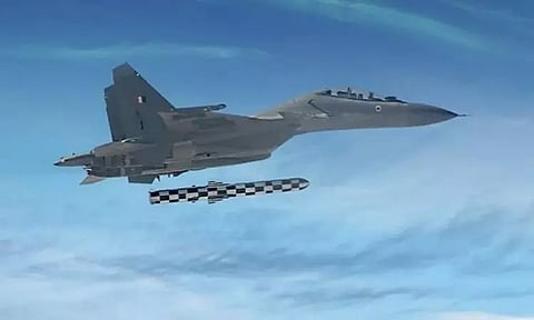 போர்க்கப்பல்களை தாக்கி அழிக்கும் பிரம்மோஸ் ஏவுகணை சோதனை வெற்றி