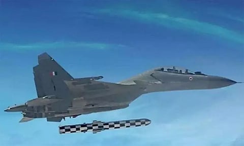 போர் விமானத்தில் இருந்து ஏவப்பட்ட பிரம்மோஸ் ஏவுகணை சோதனை வெற்றி