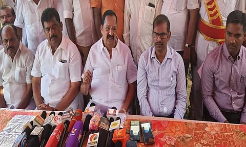 பொங்கலுக்கு இலவச வேட்டி-சேலை வழக்கம்போல் வழங்கப்படும் - அமைச்சர் காந்தி