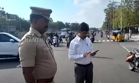 விபத்தில் சிக்கிய நபரை மீட்டு மருத்துவமனைக்கு அனுப்பி வைத்த தலைமைச் செயலாளர் - நேப்பியர் பாலத்தில் பரபரப்பு