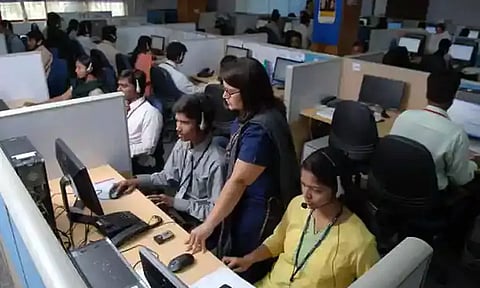 விடுமுறை நாட்களில் பணியாளர்களை தொந்தரவு செய்தால் ரூ1 லட்சம் அபராதமாக விதிக்கும் பலே நிறுவனம்!