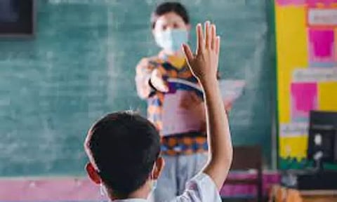 தவறாக உச்சரிப்பு செய்ததால் 5 வயது சிறுமியின் கையை முறித்த டியூசன் ஆசிரியர் கைது...!