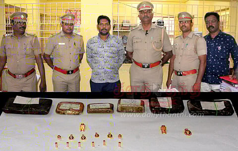 கோவில்களில் அம்மன் தாலிகளை திருடிய கொள்ளையன் சிக்கினான். உருக்கி வைத்த வெள்ளிக்கட்டி, நகைகள் மீட்பு