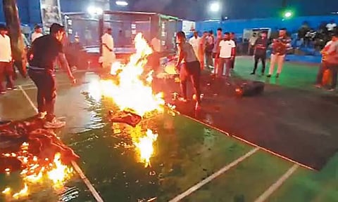 மதுரவாயலில் குத்துச்சண்டை போட்டி சாகச நிகழ்ச்சியில் தீ விபத்து - பெட்ரோல் கேன் சாய்ந்ததால் விபரீதம்