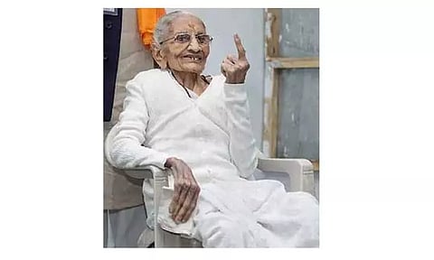 பிரதமர் மோடியின் தாயார் மறைவு: கர்நாடக கவர்னர், முதல்-மந்திரி உள்பட தலைவர்கள் இரங்கல்