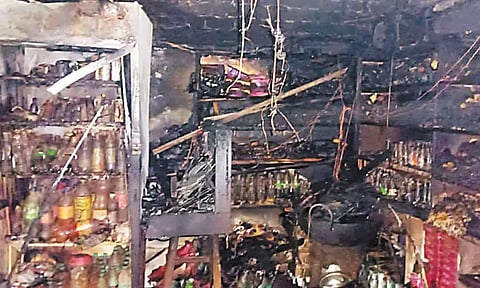 திருவள்ளூர் பஸ் நிலையத்தில் உள்ள பேக்கரியில் தீ விபத்து; ரூ.5 லட்சம் பொருட்கள் நாசம்