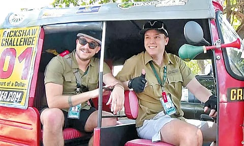 அமெரிக்க என்ஜினீயர்கள் ஆட்டோவில் தமிழக சுற்றுப்பயணம்