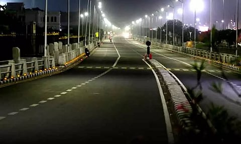 புத்தாண்டு கொண்டாட்டம் : பாதுகாப்பு நடவடிக்கையாக சென்னை, மெரினா கடற்கரை காமராஜர் சாலை மூடல்