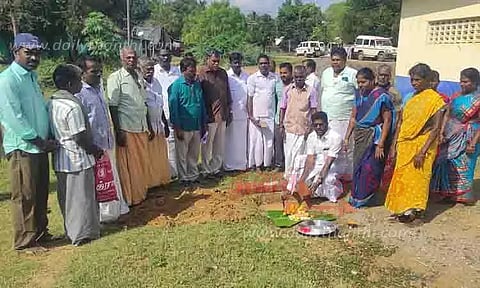 அய்யனார் கோவில் ஏரியை ரூ.10 லட்சத்தில் ஆழப்படுத்தி படித்துறை அமைக்கும் பணி தொடக்கம்