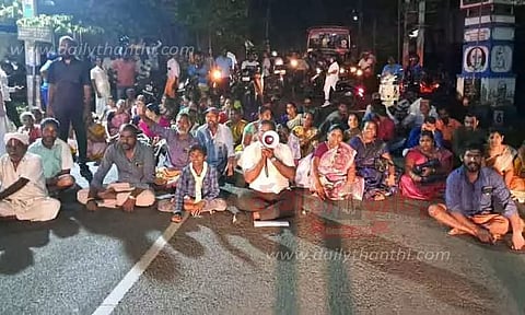 பிள்ளையார்விளை கிராம மக்கள் சாலை மறியல்