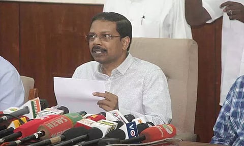 அதிமுக விவகாரம் - தமிழக தலைமை தேர்தல் அதிகாரி விளக்கம்