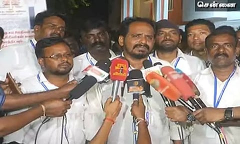 முதல்-அமைச்சரின் அறிவிப்பைத் தொடர்ந்து இடைநிலை ஆசிரியர்கள் போராட்டம் வாபஸ்