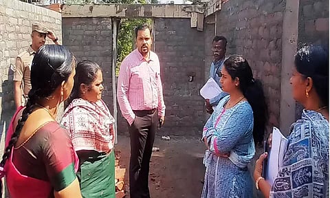 அனைவருக்கும் வீடு திட்டத்தின் கீழ் கட்டப்பட்டு வரும் வீட்டை மாவட்ட கலெக்டர் நேரில் பார்வையிட்டு ஆய்வு