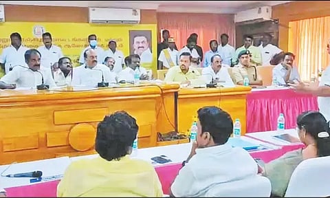 நீர்நிலைகளில் கழிவுநீரை கலக்கும் லாரிகளின் உரிமம் ரத்து -அமைச்சர் எச்சரிக்கை